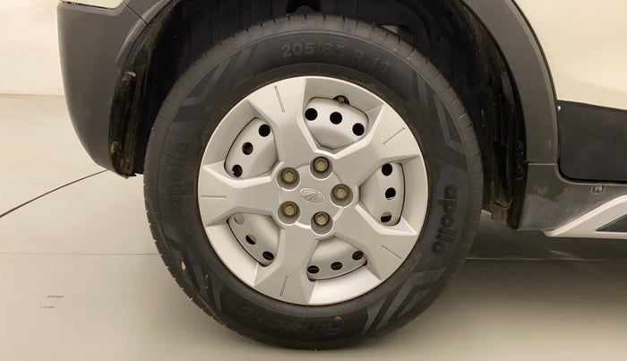 2020 Mahindra XUV300 W4 1.5 DIESEL, Diesel, Manual, 26,895 km, Right Rear Wheel