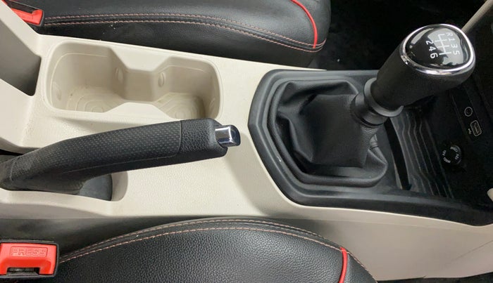 2020 Mahindra XUV300 W4 1.5 DIESEL, Diesel, Manual, 26,895 km, Gear Lever