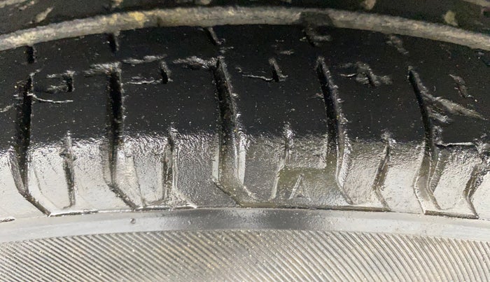 2020 Maruti Swift LXI, Petrol, Manual, 68,391 km, Right Front Tyre Tread