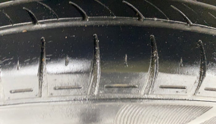 2020 Maruti Swift LXI, Petrol, Manual, 68,391 km, Right Rear Tyre Tread