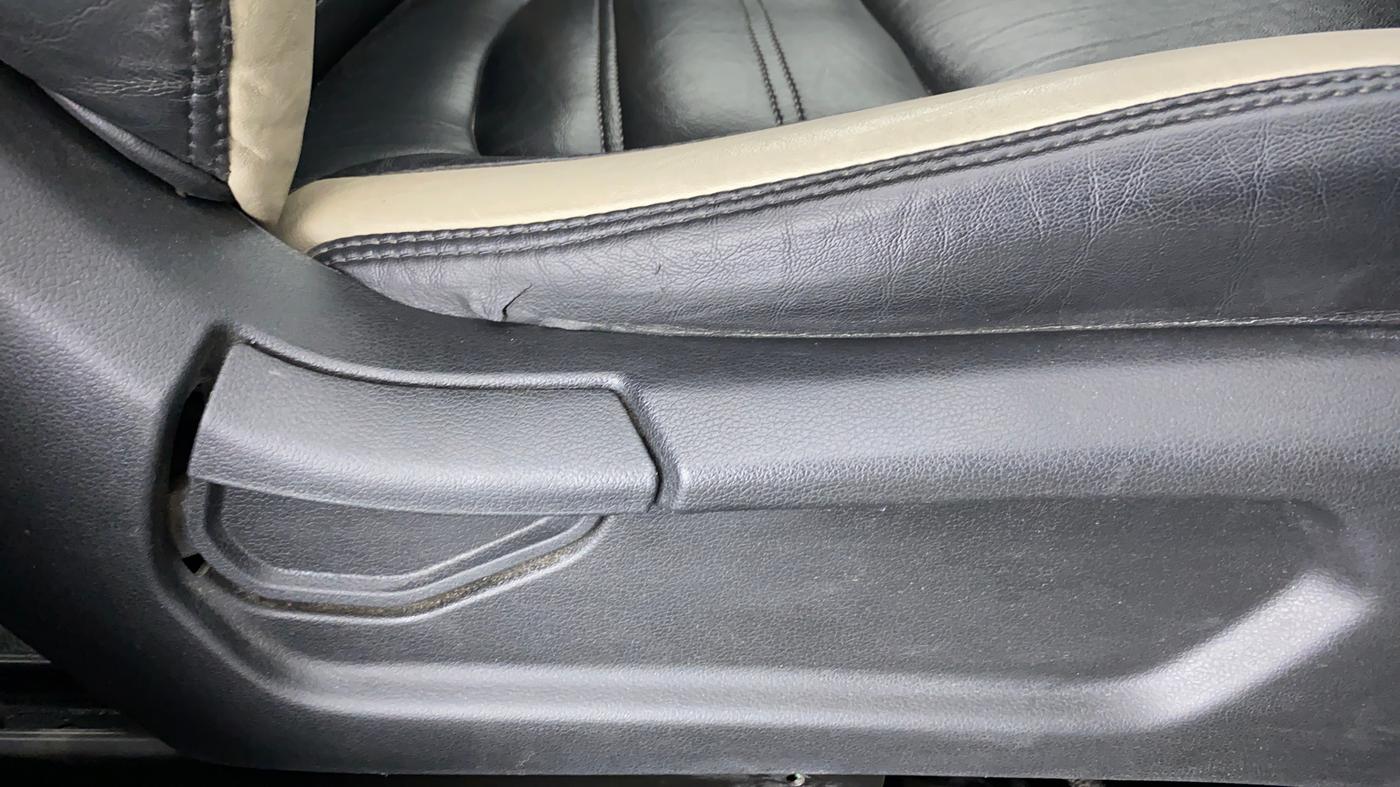 2019 Hyundai VENUE 1.4 CRDI S MT, Diesel, Manual, 29,790 km, Driver Side Adjustment Panel