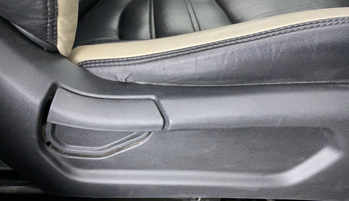 2019 Hyundai VENUE 1.4 CRDI S MT, Diesel, Manual, 29,790 km, Driver Side Adjustment Panel
