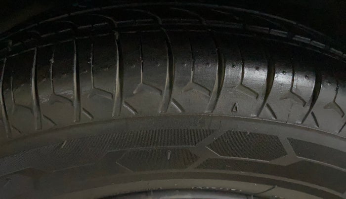 2018 Maruti Dzire VXI AMT, Petrol, Automatic, 96,296 km, Right Front Tyre Tread