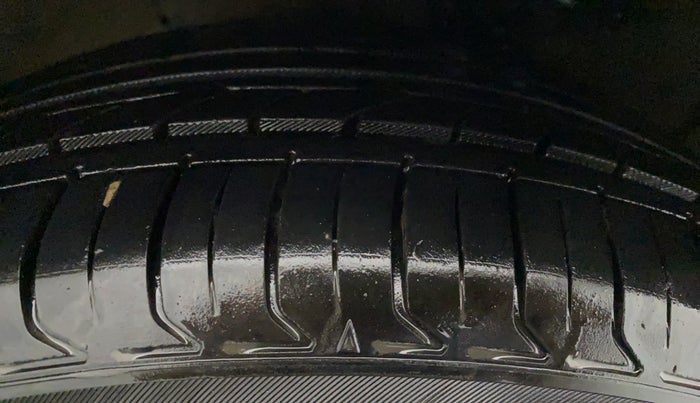 2014 Hyundai New Elantra 1.6 SX MT, Diesel, Manual, 87,429 km, Right Rear Tyre Tread