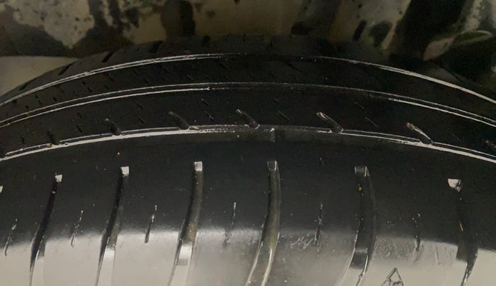 2021 Maruti Swift VXI, Petrol, Manual, 27,679 km, Left Rear Tyre Tread