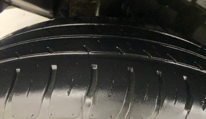 2021 Maruti Swift VXI, Petrol, Manual, 27,679 km, Right Rear Tyre Tread