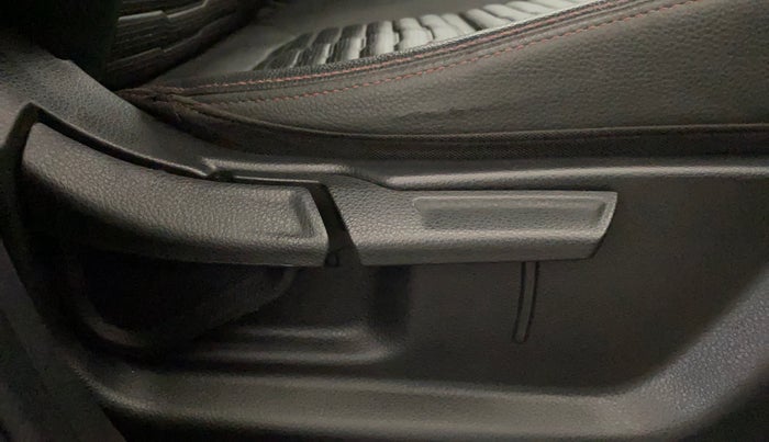 2020 KIA SONET GTX PLUS 1.0 IMT, Petrol, Manual, 65,573 km, Driver Side Adjustment Panel