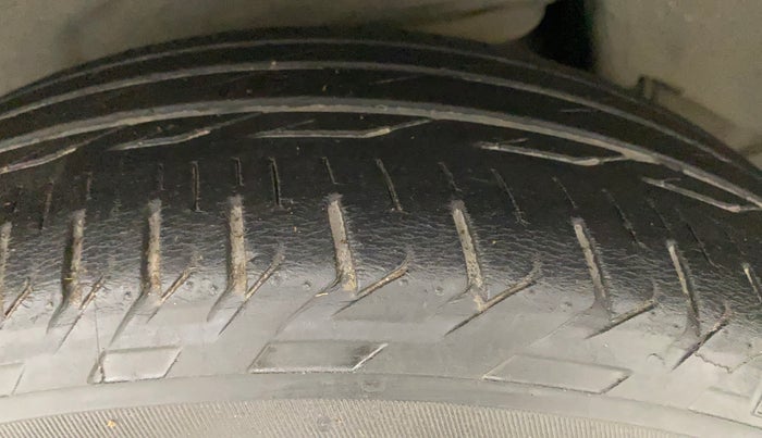 2015 Toyota Corolla Altis JS PETROL, Petrol, Manual, 51,699 km, Right Rear Tyre Tread