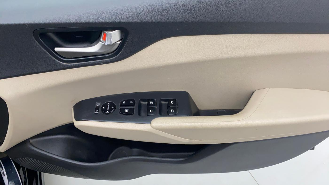 2018 Hyundai Verna 1.4 VTVT E, Petrol, Manual, 86,577 km, Driver Side Door Panels Controls