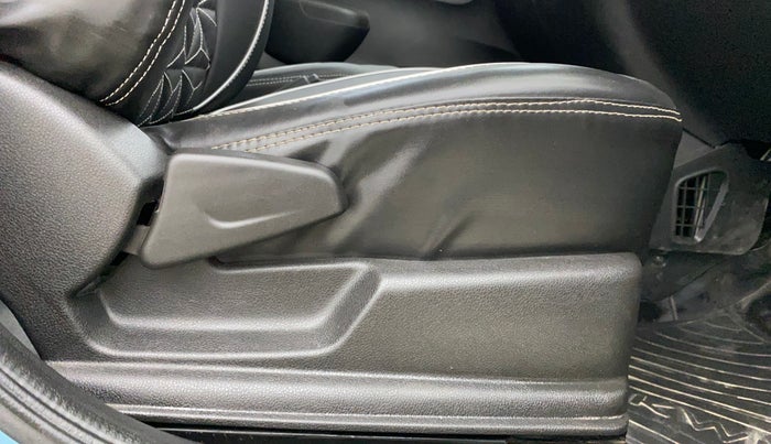 2021 Renault Kwid RXT 1.0 AMT (O), Petrol, Automatic, 6,622 km, Driver Side Adjustment Panel