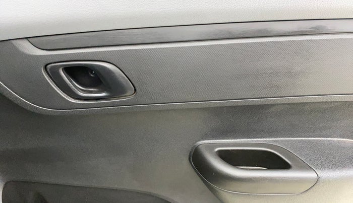 2021 Renault Kwid RXT 1.0 AMT (O), Petrol, Automatic, 6,622 km, Driver Side Door Panels Control