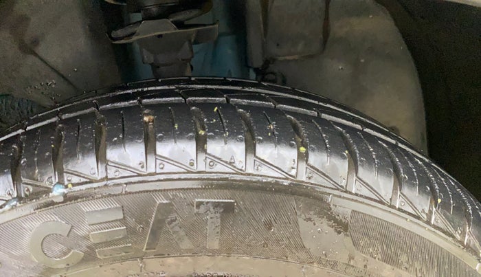 2021 Renault Kwid RXT 1.0 AMT (O), Petrol, Automatic, 6,622 km, Right Front Tyre Tread