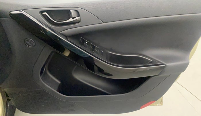 2022 Tata NEXON XZA PLUS DIESEL KAZIRANGA, Diesel, Automatic, 37,584 km, Driver Side Door Panels Control