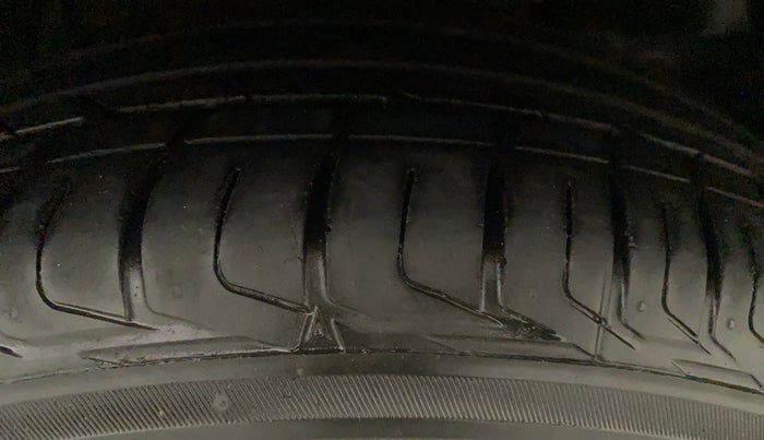2022 Tata NEXON XZA PLUS DIESEL KAZIRANGA, Diesel, Automatic, 37,584 km, Right Front Tyre Tread