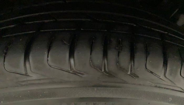 2022 Tata NEXON XZA PLUS DIESEL KAZIRANGA, Diesel, Automatic, 37,584 km, Right Rear Tyre Tread
