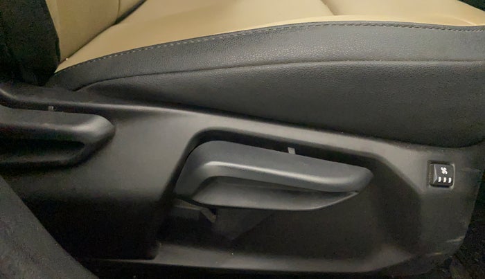 2022 Tata NEXON XZA PLUS DIESEL KAZIRANGA, Diesel, Automatic, 37,584 km, Driver Side Adjustment Panel