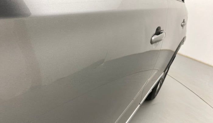 2016 Maruti Vitara Brezza ZDI, Diesel, Manual, 48,006 km, Front passenger door - Slightly dented
