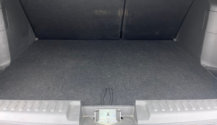 2016 Maruti Vitara Brezza ZDI, Diesel, Manual, 48,006 km, Boot Inside