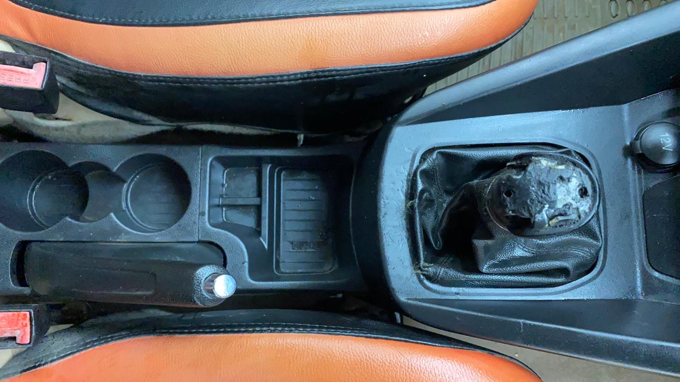 2015 Ford Figo Aspire TITANIUM 1.2 PETROL, Petrol, Manual, 1,07,151 km, Gear Lever