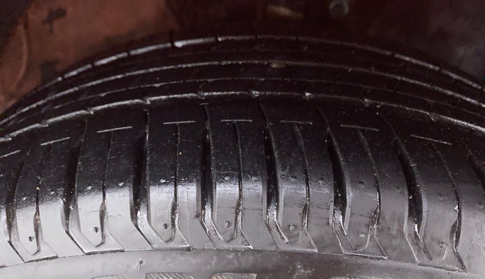2017 Volkswagen Polo HIGHLINE1.2L PETROL, Petrol, Manual, 91,111 km, Right Front Tyre Tread