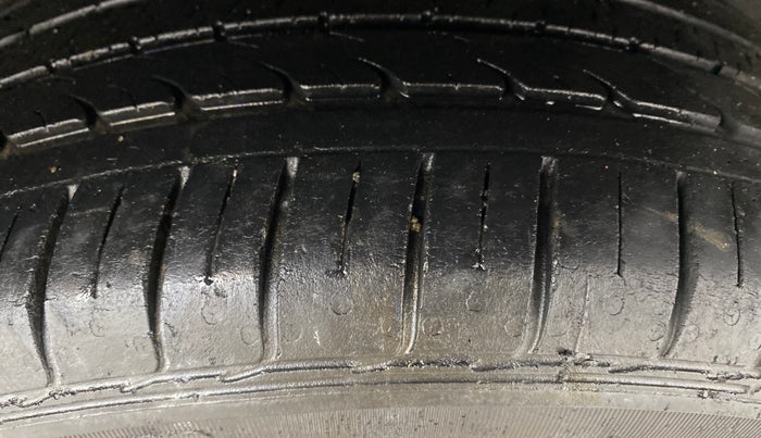 2018 Maruti Ciaz ALPHA 1.4 PETROL, Petrol, Manual, 46,768 km, Left Rear Tyre Tread