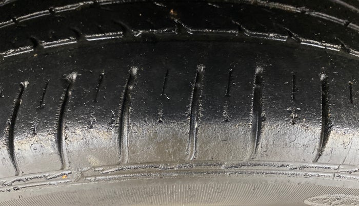 2018 Maruti Ciaz ALPHA 1.4 PETROL, Petrol, Manual, 46,768 km, Left Front Tyre Tread