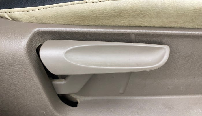 2013 Skoda Rapid ELEGANCE 1.6 TDI CR MT, Diesel, Manual, 1,46,490 km, Driver Side Adjustment Panel