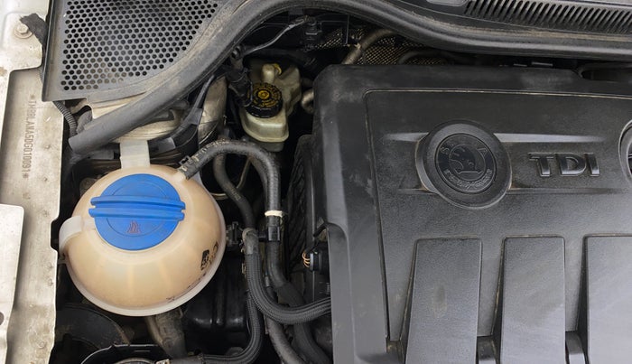 2013 Skoda Rapid ELEGANCE 1.6 TDI CR MT, Diesel, Manual, 1,46,490 km, Engine View - Right