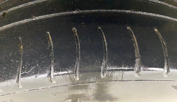 2013 Skoda Rapid ELEGANCE 1.6 TDI CR MT, Diesel, Manual, 1,46,490 km, Left Front Tyre Tread