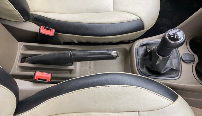 2013 Skoda Rapid ELEGANCE 1.6 TDI CR MT, Diesel, Manual, 1,46,490 km, Gear Lever