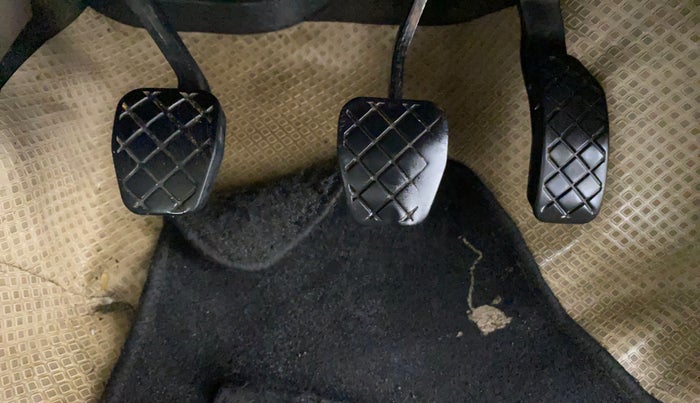 2013 Skoda Rapid ELEGANCE 1.6 TDI CR MT, Diesel, Manual, 1,46,490 km, Pedals