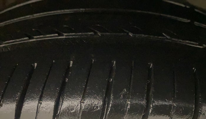 2013 Honda Brio S MT, Petrol, Manual, 75,265 km, Right Front Tyre Tread