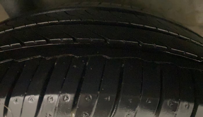 2013 Honda Brio S MT, Petrol, Manual, 75,265 km, Right Rear Tyre Tread