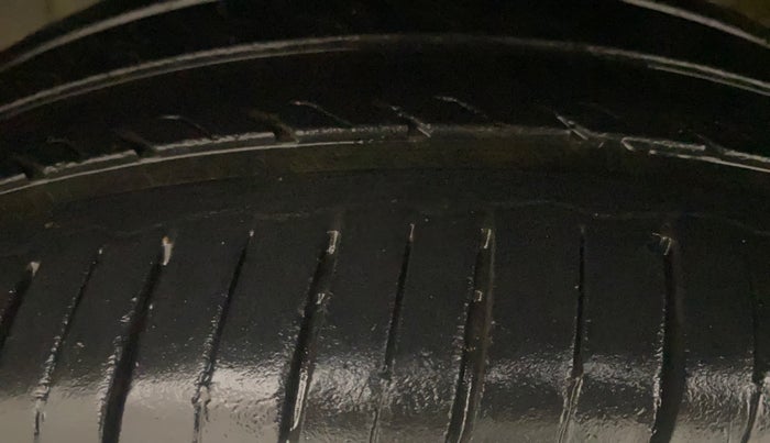 2013 Honda Brio S MT, Petrol, Manual, 75,265 km, Left Front Tyre Tread