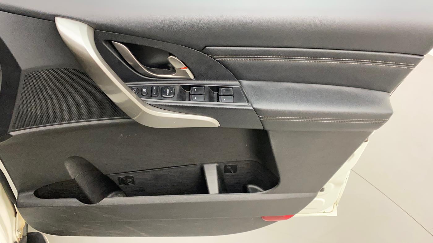 2020 Mahindra XUV500 W11(O), Diesel, Manual, 60,599 km, Driver Side Door Panels Control