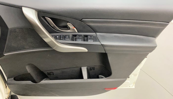 2020 Mahindra XUV500 W11(O), Diesel, Manual, 60,599 km, Driver Side Door Panels Control