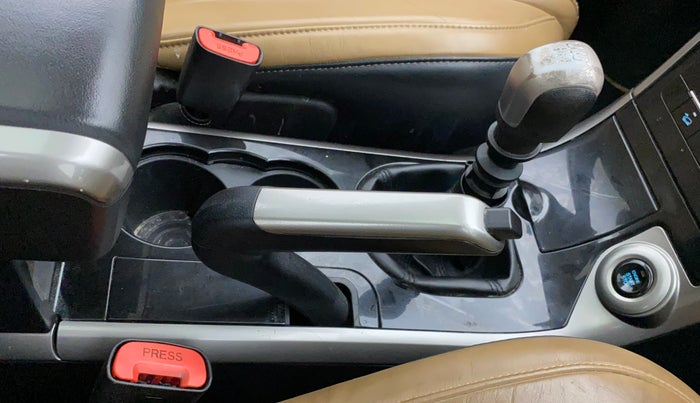 2020 Mahindra XUV500 W11(O), Diesel, Manual, 60,599 km, Gear Lever