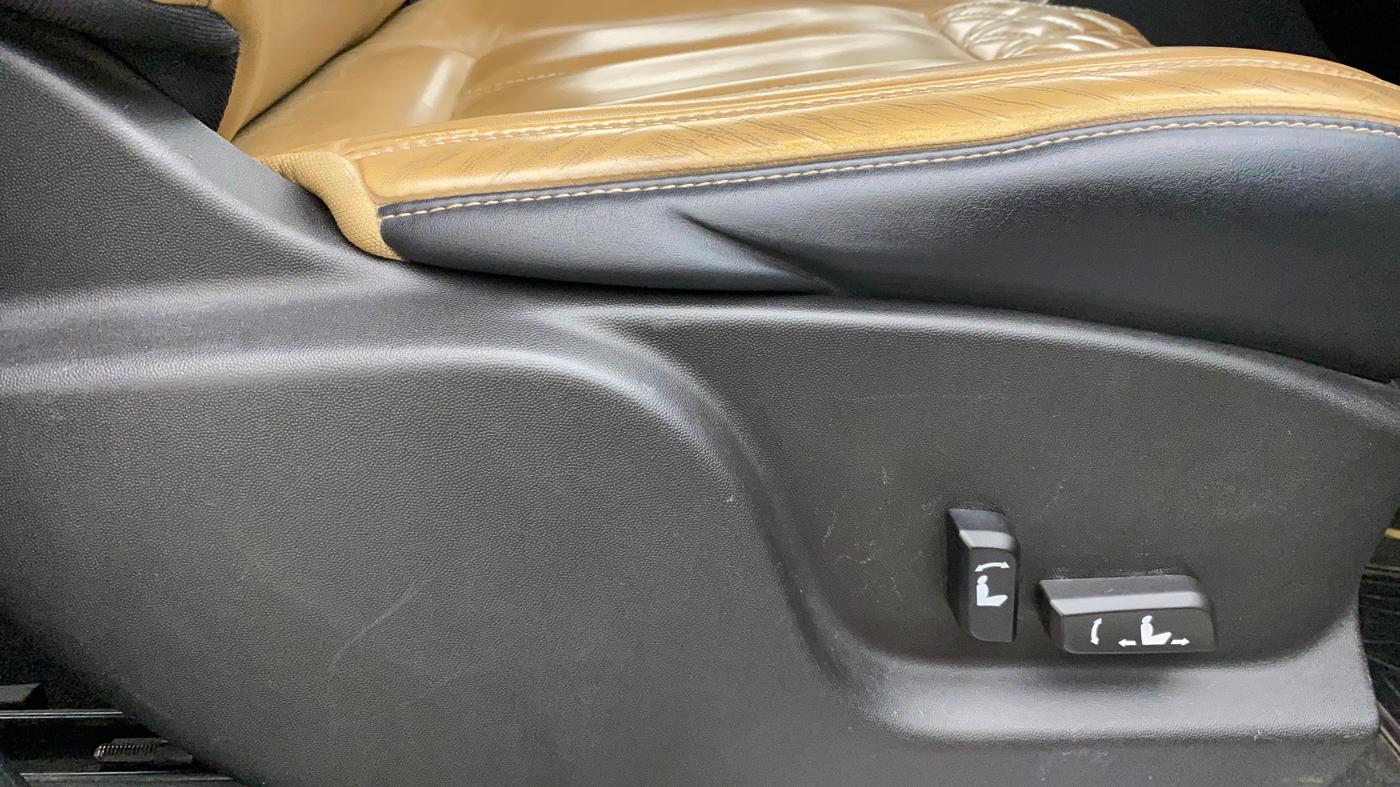 2020 Mahindra XUV500 W11(O), Diesel, Manual, 60,599 km, Driver Side Adjustment Panel