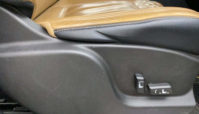 2020 Mahindra XUV500 W11(O), Diesel, Manual, 60,599 km, Driver Side Adjustment Panel