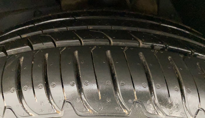 2020 Mahindra XUV500 W11(O), Diesel, Manual, 60,599 km, Left Front Tyre Tread