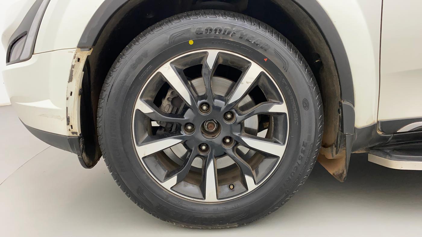 2020 Mahindra XUV500 W11(O), Diesel, Manual, 60,599 km, Left Front Wheel