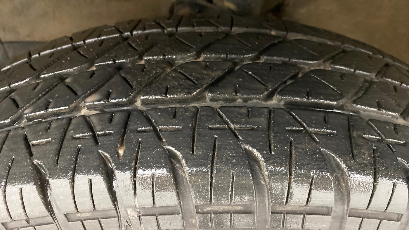 2013 Maruti Ritz VXI, Petrol, Manual, 86,916 km, Left Front Tyre Tread