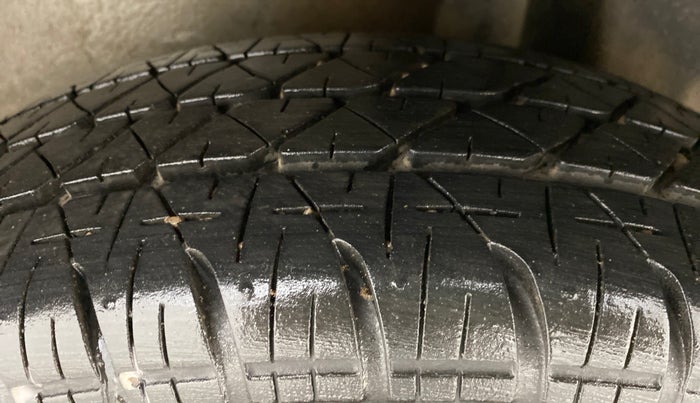 2013 Maruti Ritz VXI, Petrol, Manual, 86,916 km, Left Rear Tyre Tread