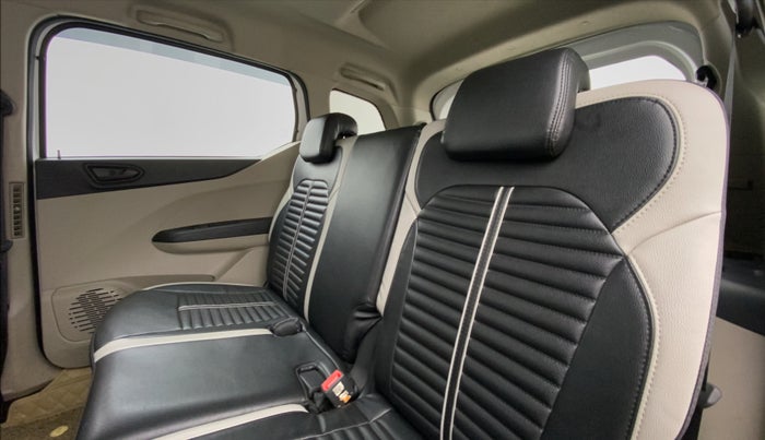 2019 Renault TRIBER 1.0 RXT, Petrol, Manual, 29,055 km, Right Side Rear Door Cabin View