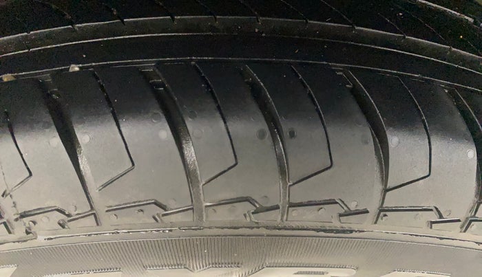 2019 Maruti Swift VXI AMT, Petrol, Automatic, 56,949 km, Right Rear Tyre Tread