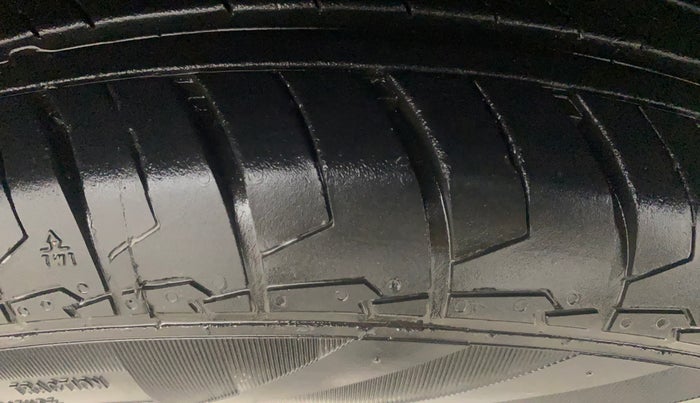 2019 Maruti Swift VXI AMT, Petrol, Automatic, 56,949 km, Right Front Tyre Tread