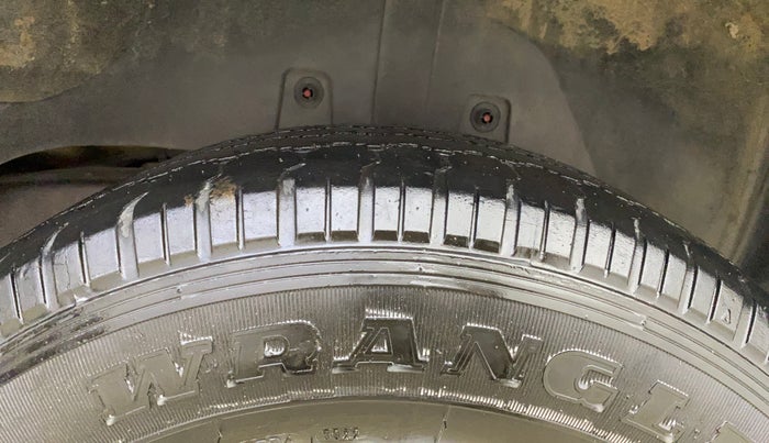 2015 Mahindra TUV300 T8 AMT, Diesel, Automatic, 69,797 km, Left Rear Tyre Tread