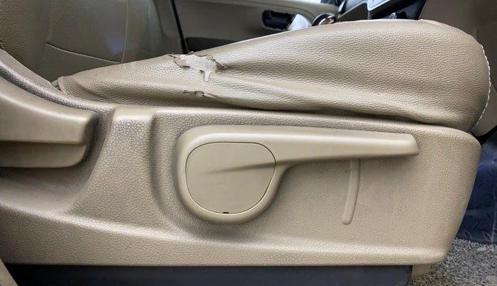 2015 Mahindra TUV300 T8 AMT, Diesel, Automatic, 69,797 km, Driver Side Adjustment Panel