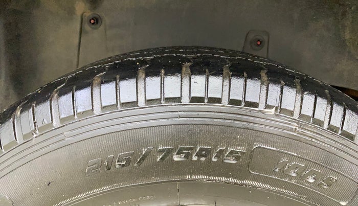 2015 Mahindra TUV300 T8 AMT, Diesel, Automatic, 69,797 km, Right Rear Tyre Tread