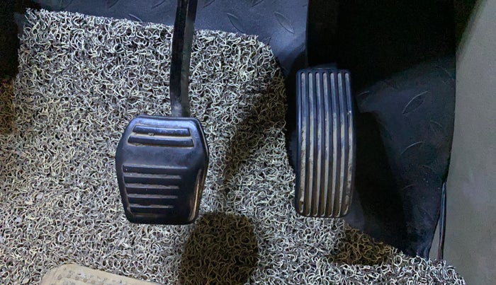 2015 Mahindra TUV300 T8 AMT, Diesel, Automatic, 69,797 km, Pedals